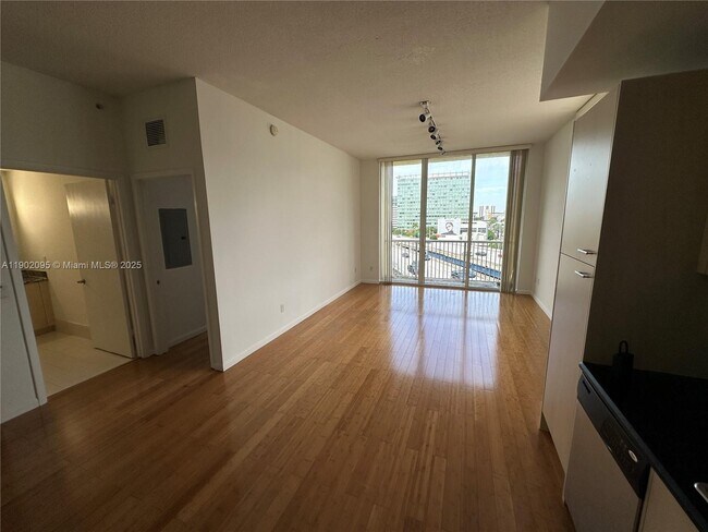 Building Photo - 1350 NW 8th Ct