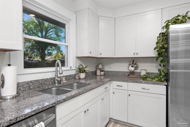 Building Photo - 1800 Foulis Dr