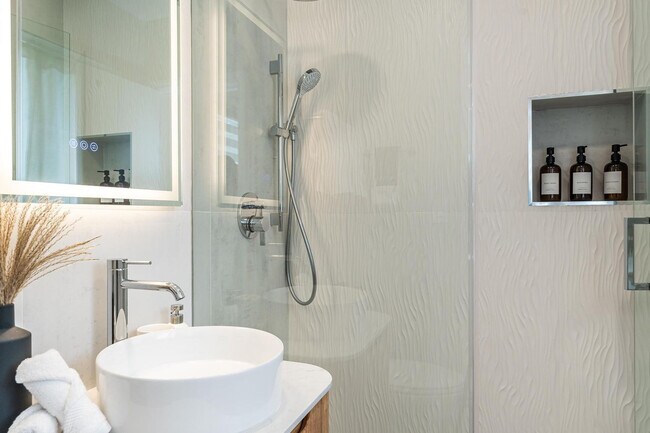 Building Photo - 616 NE 16th Terrace