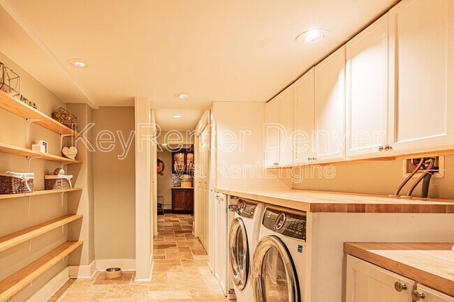 Building Photo - 740 S Corona St