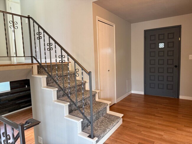 Building Photo - Spacious 3 Bedroom Home with Large Yard & ...