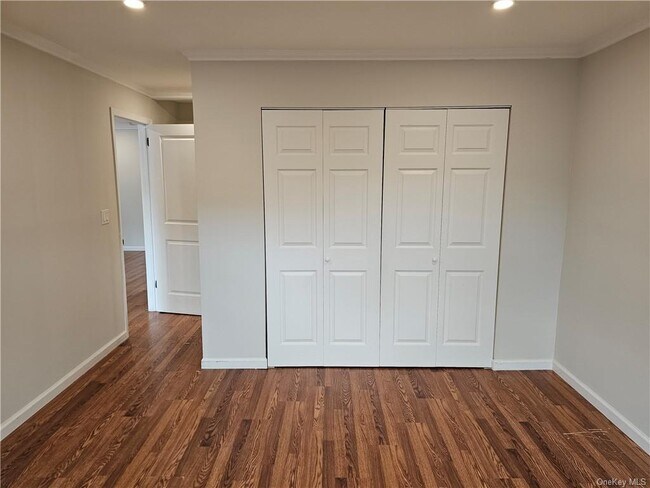 Building Photo - 9 Briarcliff Dr S