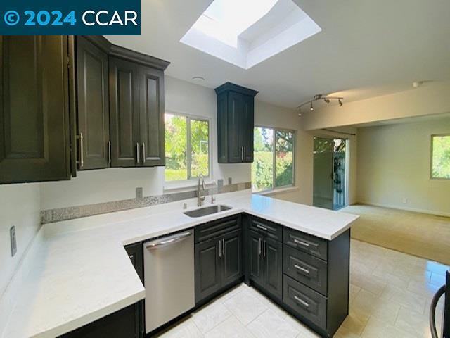 Building Photo - 612 Tahos Rd