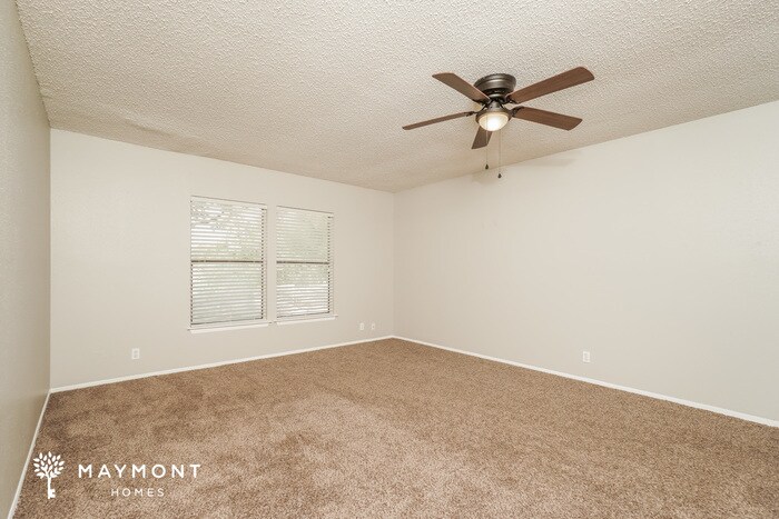 Building Photo - 10006 Coast Ridge Dr