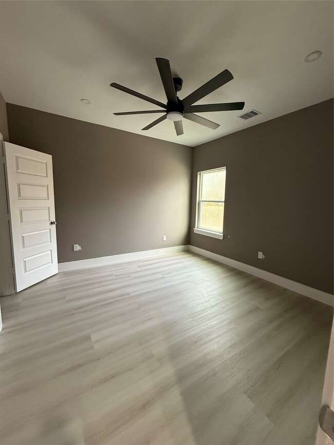 Building Photo - 10119 Grover Ln