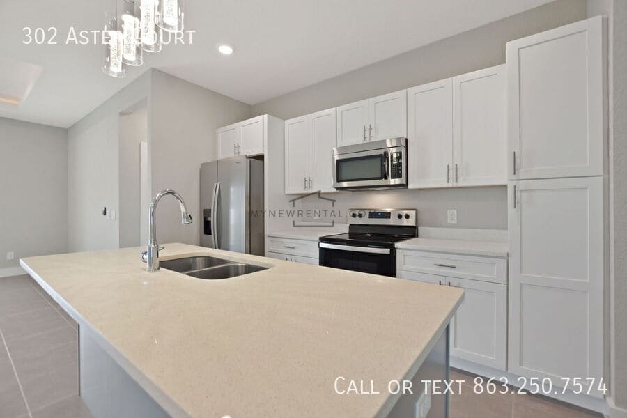 Building Photo - 302 W Aster Ct