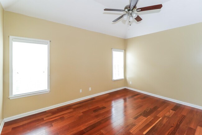 Building Photo - 8423 Shady Elm Dr