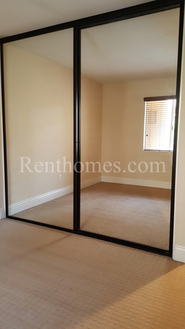 Building Photo - La Jolla / UTC, 3985 Nobel Dr #325 - Granite Counters, All Appliances, Near UCSD and the UTC Mall!