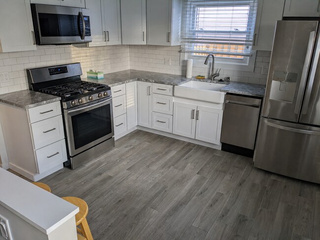 Building Photo - Fully Updated 3 Bedroom - 1 bathroom home - $2,900