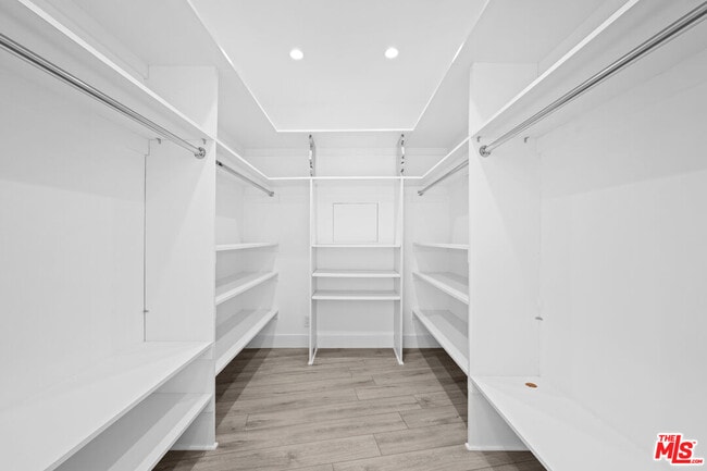 Building Photo - 4267 Marina City Dr