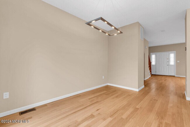 Building Photo - 87 Richmond Ct S