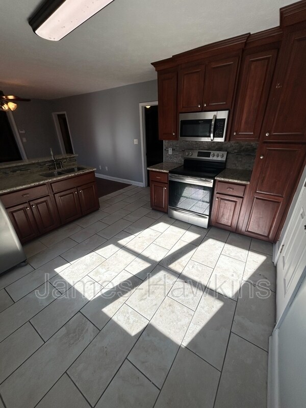 Building Photo - 114 Stuart St