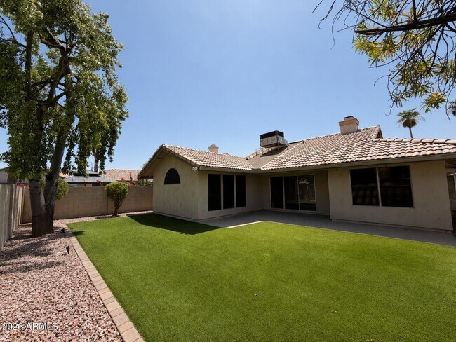 Building Photo - 457 S Meadows Dr