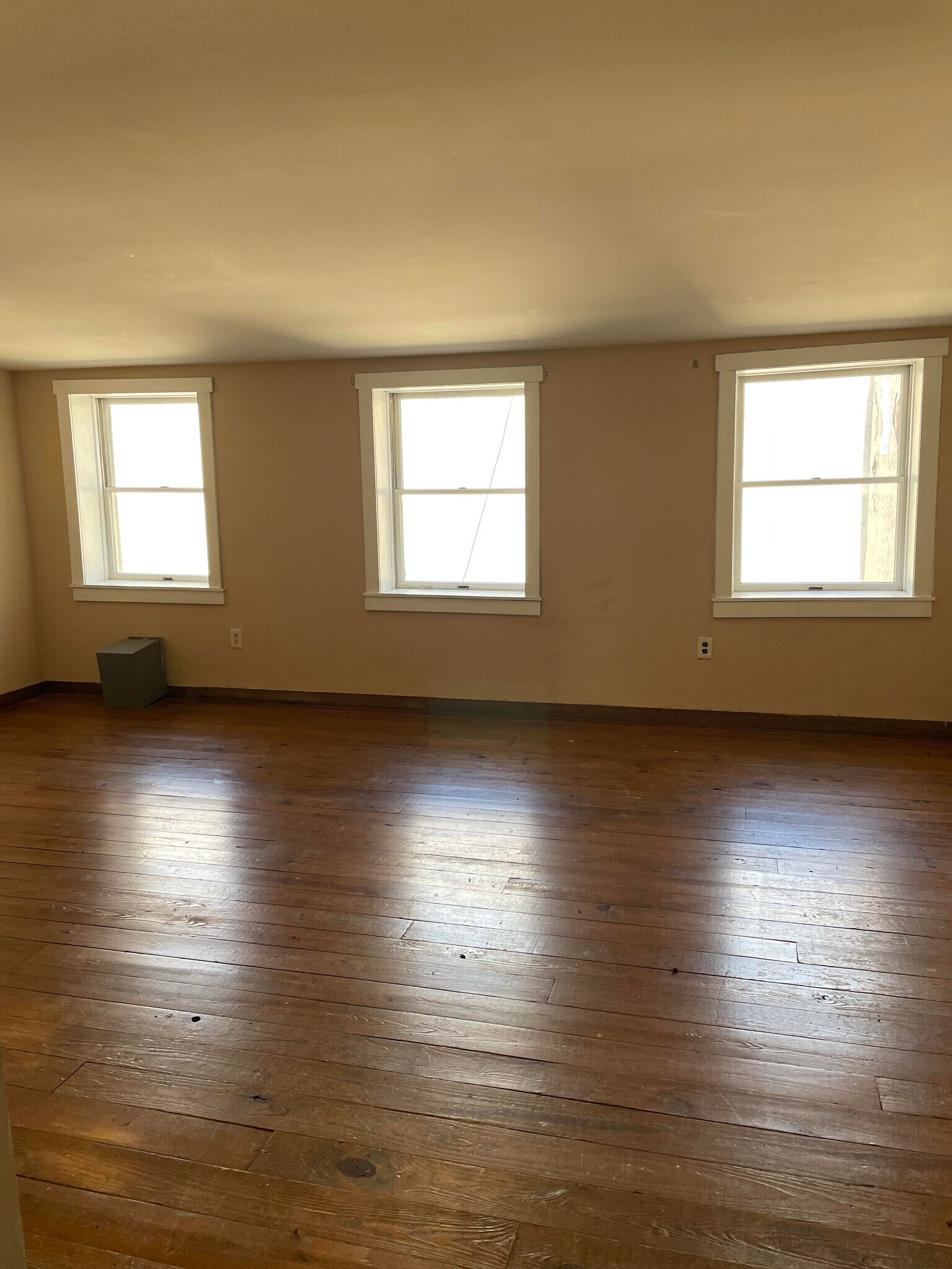 Building Photo - 4 S Front St