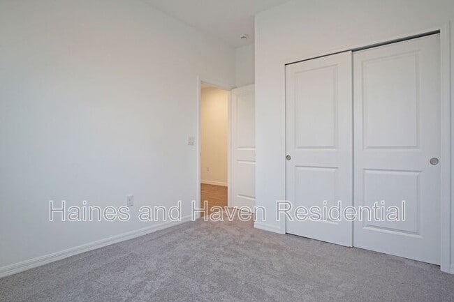 Building Photo - 1315 Normandy Dr