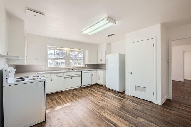 Building Photo - 7348 US-183