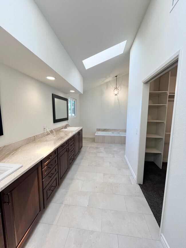 Building Photo - 4925 Regla Ct