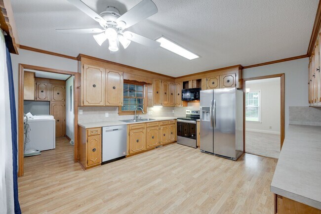 Building Photo - This beautifully maintained Ranch on over an acre of land invites you home to Lancaster, SC.