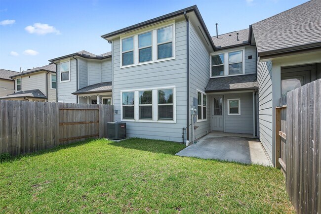 Building Photo - 7449 Hinsdale Dr