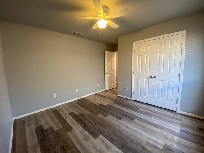 Building Photo - Spacious 3/2/2 in Frenship School District!