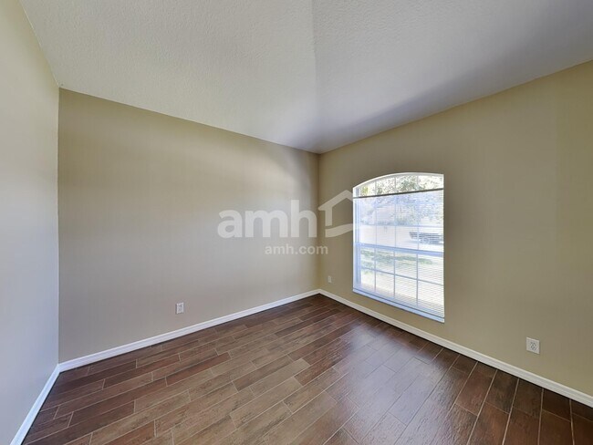 Building Photo - 1403 22nd Ave W