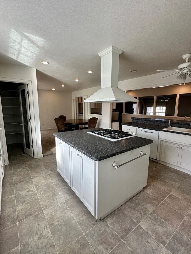 Building Photo - Beautiful Country Home! With Bonus Office/Den Room