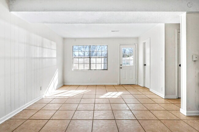 Building Photo - Beautifully Renovated 3 Bedroom Home in KCK Available Now!  1st Month's Rent is FREE!