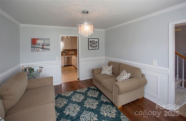 Building Photo - 8425 Hirsch Dr