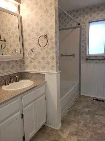 FRONT HALL BATHROOM - 5955 SW 179th Ave
