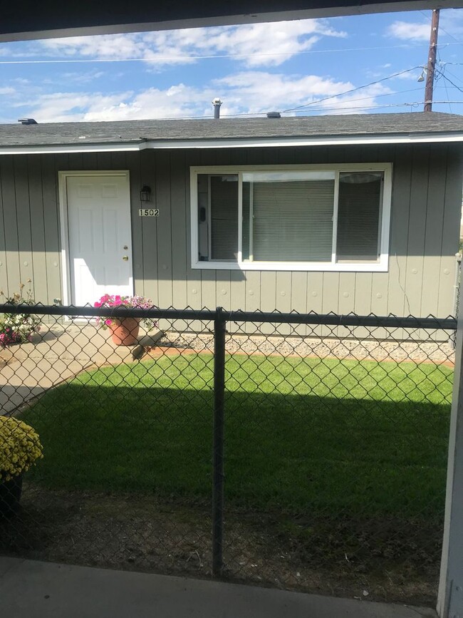 Building Photo - g1502