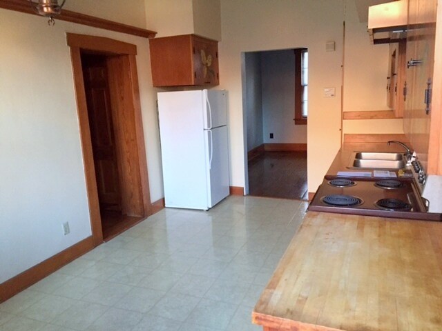 Building Photo - 117 E Sycamore St