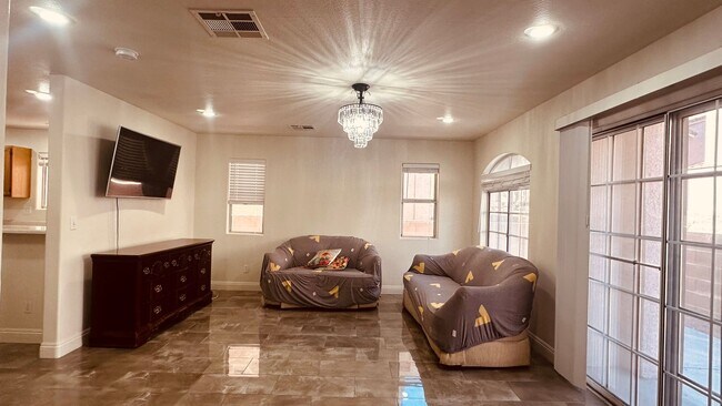 Building Photo - Furnished 3 Bedroom Home in Gated Community