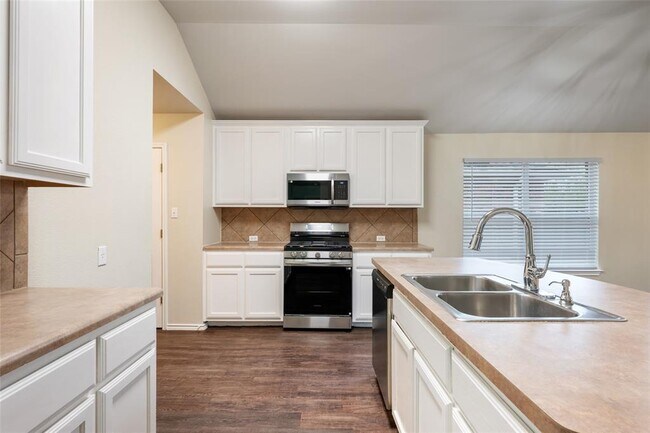 Building Photo - 4009 Veiled Falls Dr