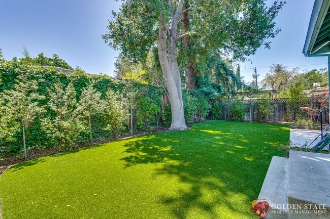 Building Photo - Stunning 3,278 square foot 4 Bedroom 3.5 b...