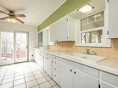 Building Photo - 302 Pacific Terrace