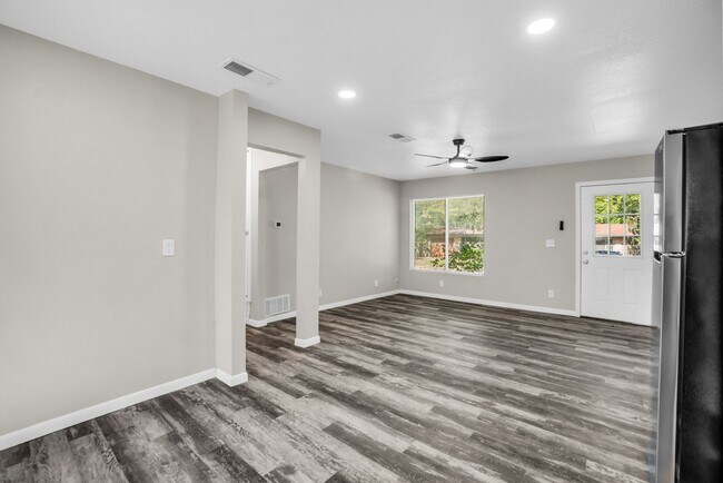 Building Photo - 125 Vandenburg Dr