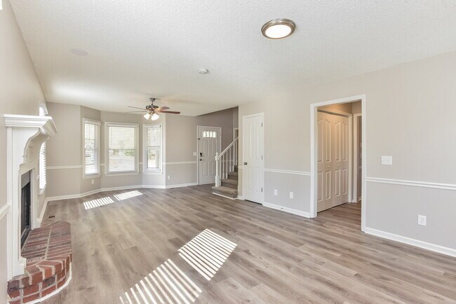 Building Photo - 2303 Riverstone Dr