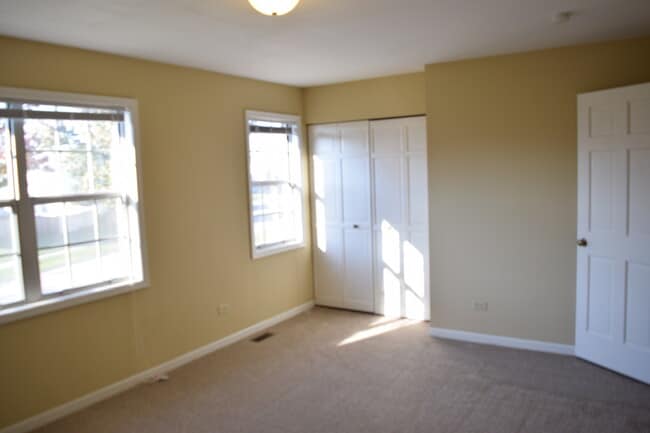 Building Photo - 1256 Robin Dr
