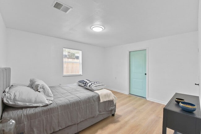 Building Photo - BEAUTIFUL HOME IN HOUSTON. MOVE IN READY!.