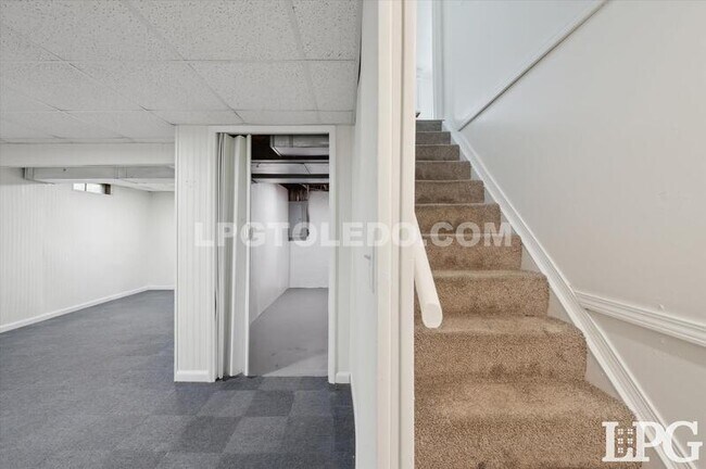 Building Photo - 2121 Bromford Rd