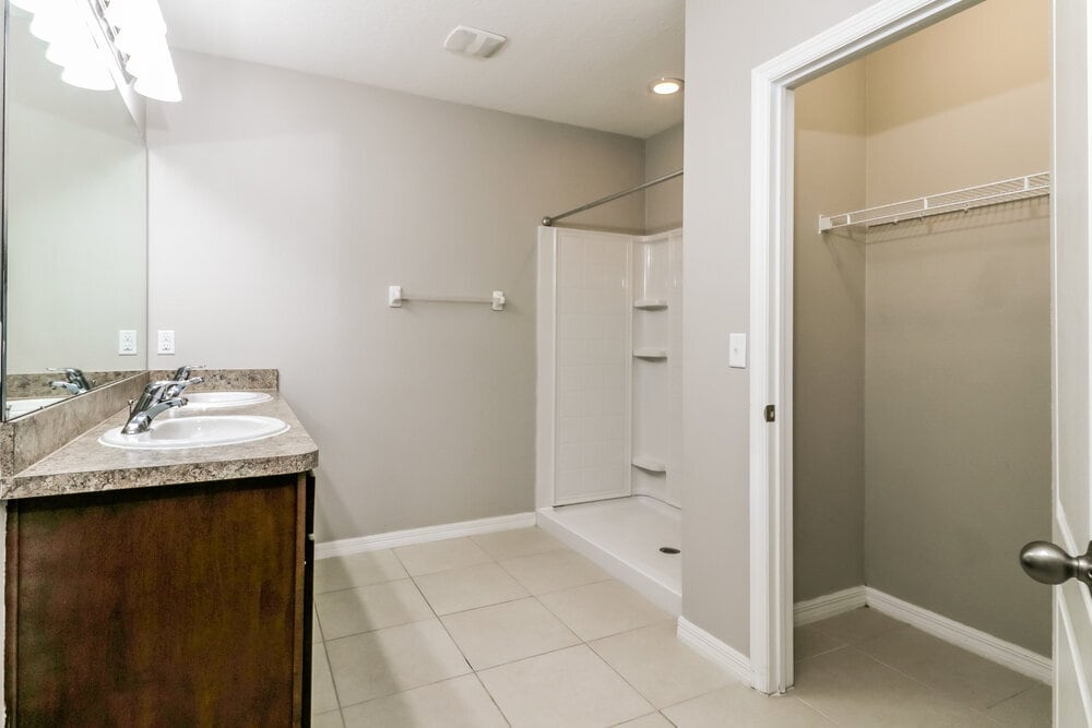 Building Photo - 586 Hartford Heights St