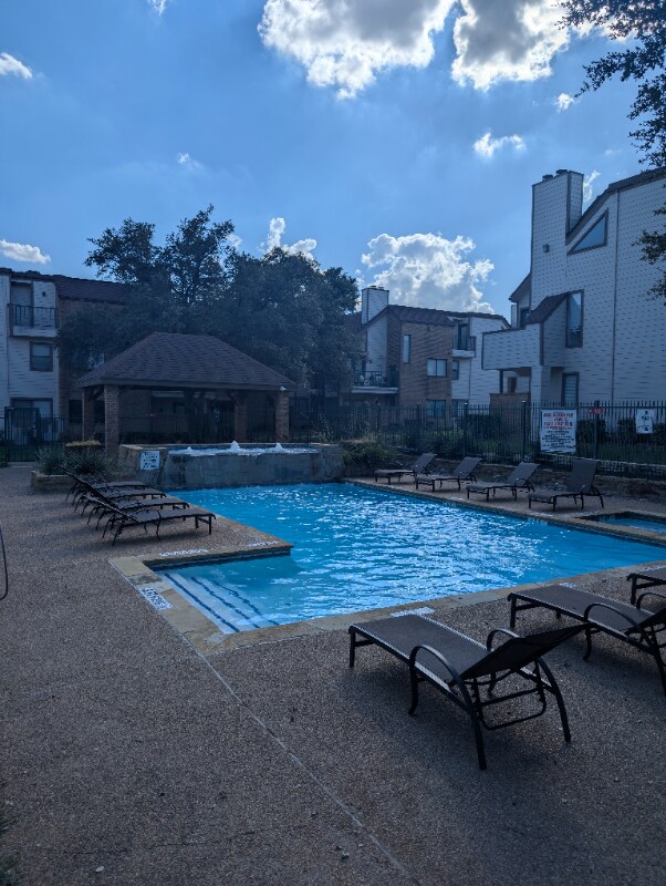 Building Photo - 2310 Bamboo Dr