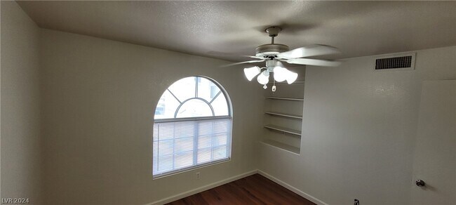 Building Photo - 3125 N Buffalo Dr