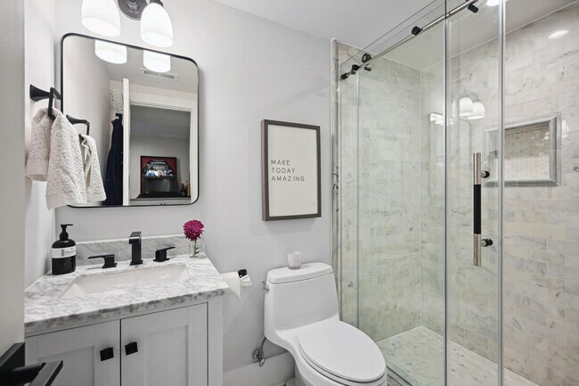 Building Photo - FURNISHED style in NoMA with Garage Parking
