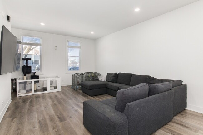 Building Photo - 4055 Prairie Ave