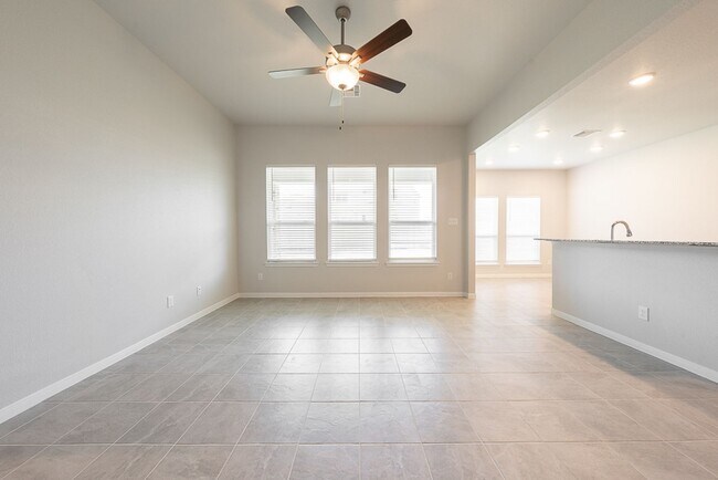 Building Photo - Pre-Leasing Now for Mid-July – Westfield C...