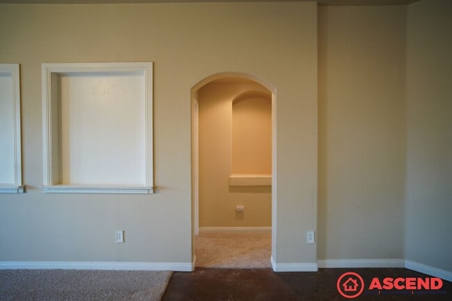 Building Photo - 5305 Pine Grove Ct