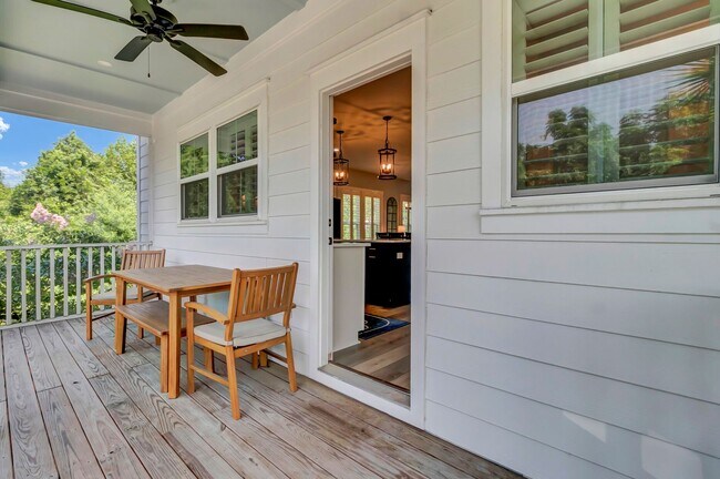 Building Photo - 123 Sabal Ct