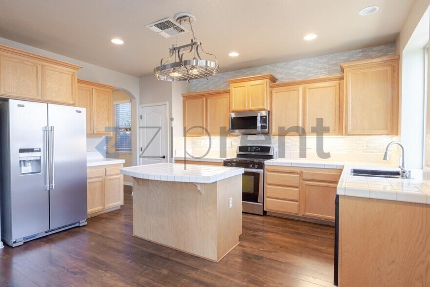 Building Photo - 3334 San Vicente Rd