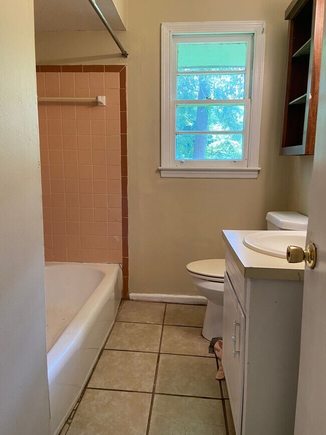 Building Photo - **AVAILABLE NOW**3 bedroom / 1 bathroom Home for Rent in Columbus, GA***